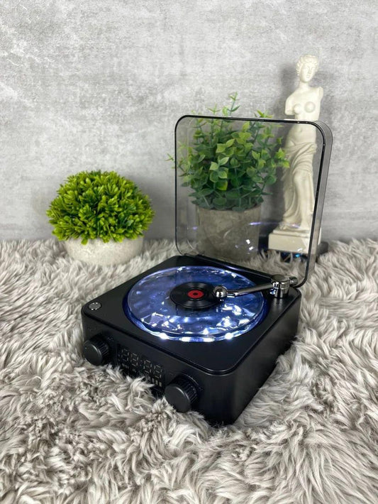 Retro zvučnik sa projekcijom talasa – muzika i atmosfera u jednom