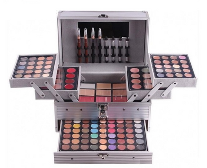 Kofer sa šminkom – Sve što vam treba za kompletan make-up na jednom mestu