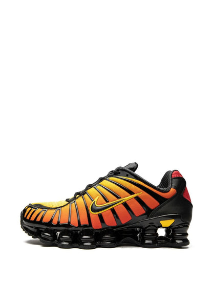 Nike Shox TL "Sunrise" – Udobnost, stabilnost i upečatljiv stil!