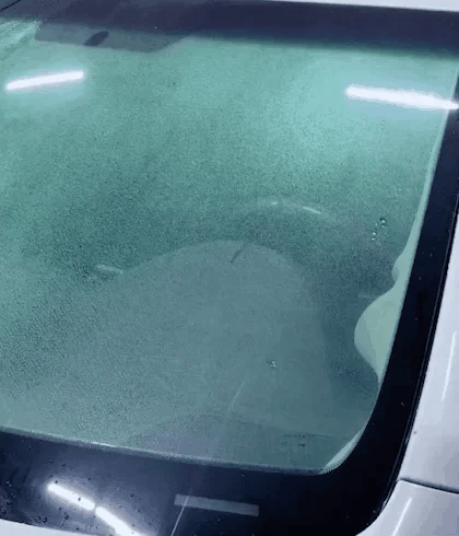 Četka + Sredstvo za Čišćenje i Zaštitu Stakla Automobila